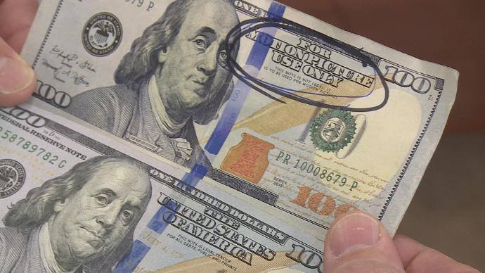 Counterfeit bills passed in Manistee Co.